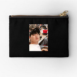 Lee David has received critical acclaim for his acting Lee David Zipper Pouches