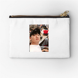 Lee David has received critical acclaim for his acting Lee David Zipper Pouches