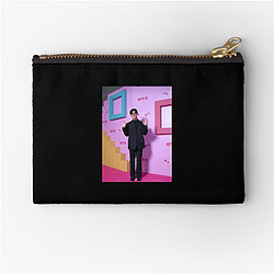 Lee David appeared in the film Poetry Lee David Zipper Pouches