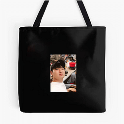 Lee David has received critical acclaim for his acting Lee David Bags