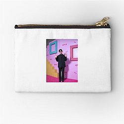 Lee David appeared in the film Poetry Lee David Zipper Pouches