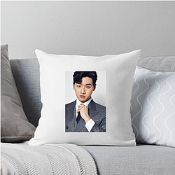 Lee David is known for his versatile roles Lee David Pillows Cover