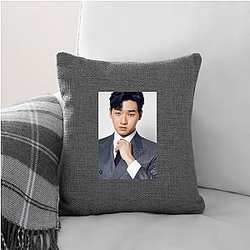 Lee David is known for his versatile roles Lee David Pillows Cover