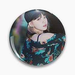 Le Sserafim Chaewon: Antifragile Pin