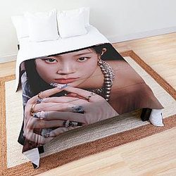 LE SSERAFIM KAZUHA - EASY  Comforter
