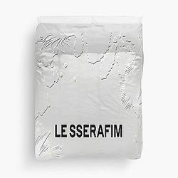  Le Sserafim Duvet Cover