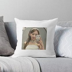SAKURA LE SSERAFIM Throw Pillow