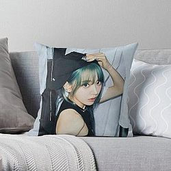 LE SSERAFIM SAKURA - EASY  Throw Pillow