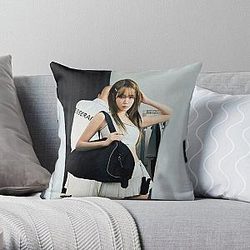 LE SSERAFIM CHAEWON - EASY  Throw Pillow