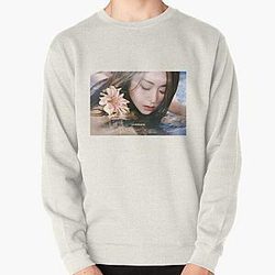 LE SSERAFIM YUNJIN Pullover Sweatshirt