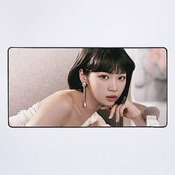 LE SSERAFIM CHAEWON Desk Mat