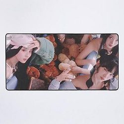 LE SSERAFIM EASY  Desk Mat