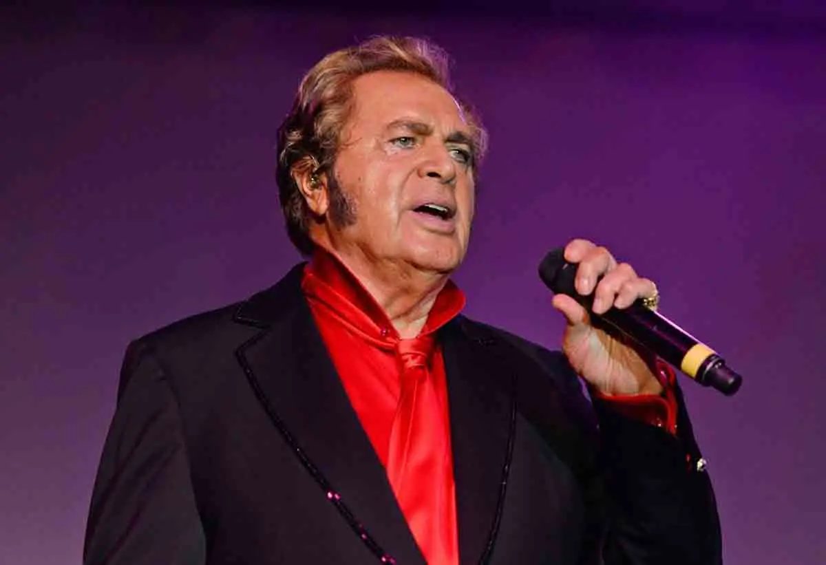 Engelbert Humperdinck Songs Perfect for Romantic Evenings