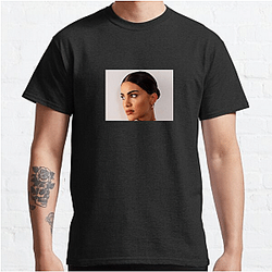 Makeup Guru Linda Cardellini T-Shirts
