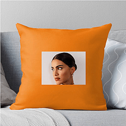 Makeup Guru Linda Cardellini Pillows Cover