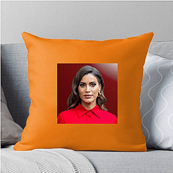 Global Entrepreneur Linda Cardellini Pillows Cover