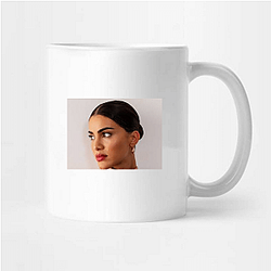 Makeup Guru Linda Cardellini Mugs
