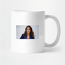 Fashion Icon Linda Cardellini Mugs