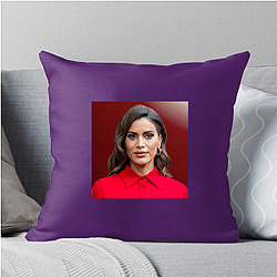 Global Entrepreneur Linda Cardellini Pillows Cover
