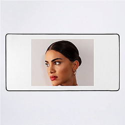 Makeup Guru Linda Cardellini Mouse Pads