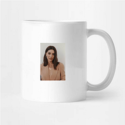 Lifestyle Star Linda Cardellini Mugs