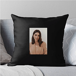 Lifestyle Star Linda Cardellini Pillows Cover
