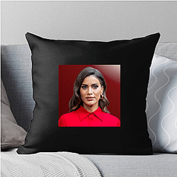 Global Entrepreneur Linda Cardellini Pillows Cover