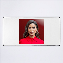 Global Entrepreneur Linda Cardellini Mouse Pads