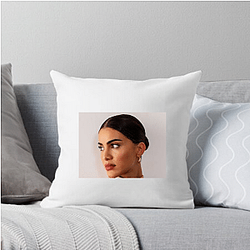 Makeup Guru Linda Cardellini Pillows Cover