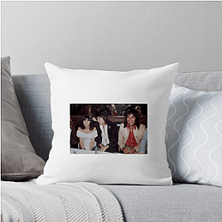 Linda Ronstadt is considered a versatile and influential artist Linda Ronstadt Pillows Cover