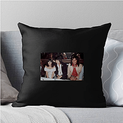 Linda Ronstadt is considered a versatile and influential artist Linda Ronstadt Pillows Cover