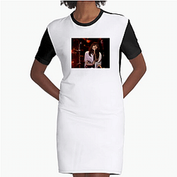 Linda Ronstadt is known for her powerful vocal range Linda Ronstadt Dresses