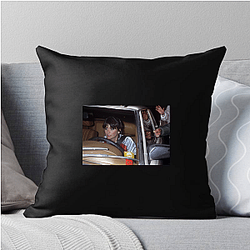 Linda Ronstadt retired from singing due to a neurological condition Linda Ronstadt Pillows Cover