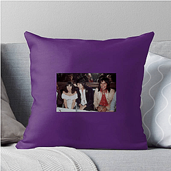 Linda Ronstadt is considered a versatile and influential artist Linda Ronstadt Pillows Cover
