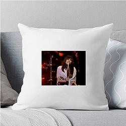 Linda Ronstadt is known for her powerful vocal range Linda Ronstadt Pillows Cover