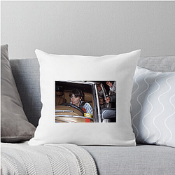 Linda Ronstadt retired from singing due to a neurological condition Linda Ronstadt Pillows Cover