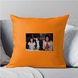 Linda Ronstadt is considered a versatile and influential artist Linda Ronstadt Pillows Cover