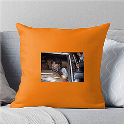 Linda Ronstadt retired from singing due to a neurological condition Linda Ronstadt Pillows Cover