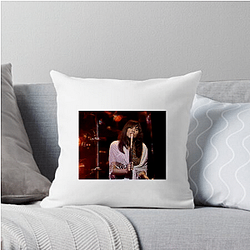 Linda Ronstadt is known for her powerful vocal range Linda Ronstadt Pillows Cover