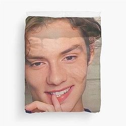 Louis Partridge Kiss Me Duvet Cover