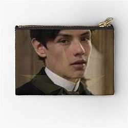 Louis Partridge Dating Pouch
