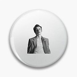 Louis Partridge Picture