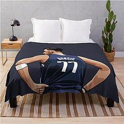 Luka Doncic Qiang Throw Blanket