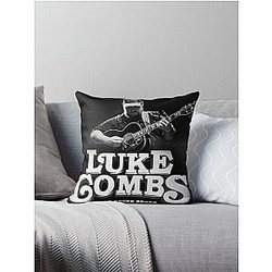 Luke Combs tour kegelapan Throw Pillow