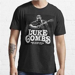 Luke Combs tour kegelapan Essential T-Shirt