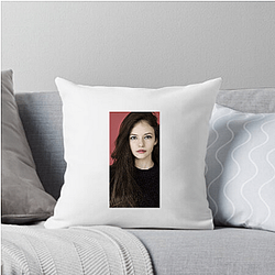Mackenzie Foy A Star in Her Own Right Style Mackenzie Foy Pillows Cover