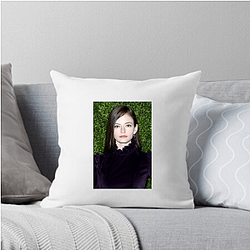 Mackenzie Foy The Magic of Storytelling Vibe Mackenzie Foy Pillows Cover