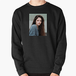 Mackenzie Foy Beauty and Grace Look Mackenzie Foy Sweatshirts