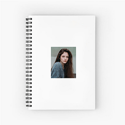 Mackenzie Foy Beauty and Grace Look Mackenzie Foy Notebook