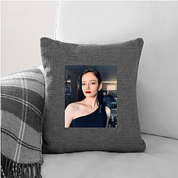 Mackenzie Foy From Twilight to Stardom Style Mackenzie Foy Pillows Cover